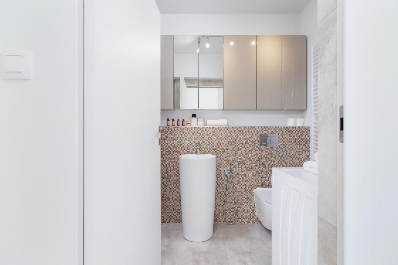 Apartment With Balcony & Parking Mogilska By Renters Prestige Krakow Luaran gambar