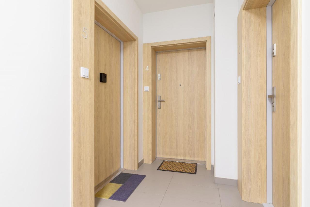 Apartment With Balcony & Parking Mogilska By Renters Prestige Krakow Luaran gambar